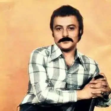 شاهرخ پاییز