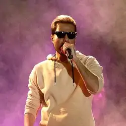 دانلود آهنگ مهدی احمدوند زنگ بزنی مهدی احمدوند زنگ بزنی