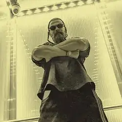 دانلود آهنگ معین زد زمانه معین زد زمانه